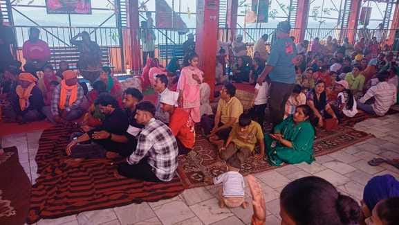 In 17 days, five and a half lakh devotees paid obeisance in the court of Balayogi.