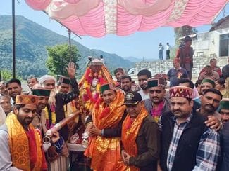 Officials welcomed Dev Mool Mahunag in Chambi