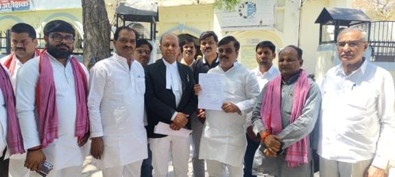 Outrage over derogatory comments on Akhilesh Yadav and his late mother