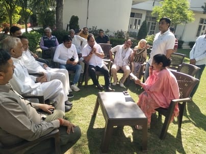 People put their problems before the MLA