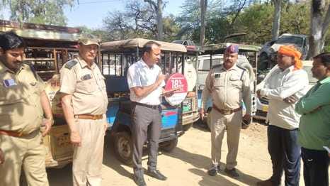 29 e-rickshaws being operated without documents seized, four challaned