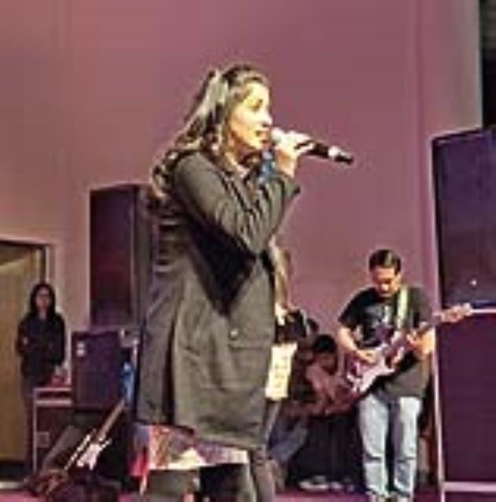 Bollywood singers Tanmay Chaturvedi and Neha Dixit rocked the stage