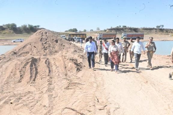 DM himself investigated two sand mines, irregularities found