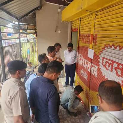 Anuppur News Clinic sealed in presence of SDM and CMHO in Kotma
