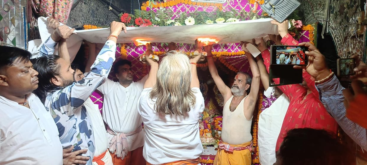 Navratri 2025 Magical Aarti Performed At Nari Semari Mata Temple In Mathura