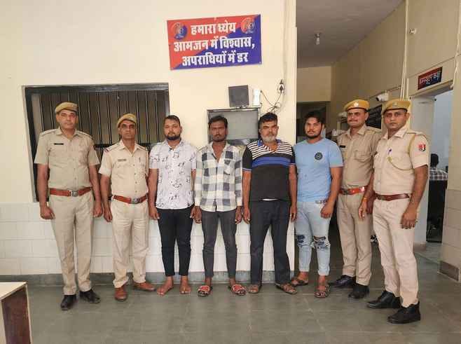 पुलिस गिरफ्त मे हत्या के आरोपी