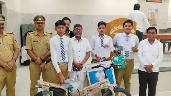Meritorious students were honoured and received other prizes including bicycles