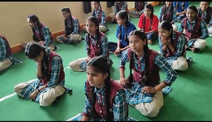 Shivpuri News Books were not printed and session started thousands of school students got into trouble