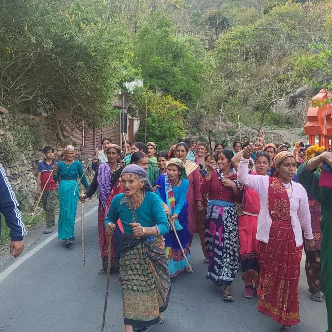 Women took to the streets with sickles and sticks to protest against the liquor shop