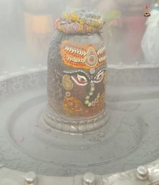 Une telle coïncidence produite à Chaturthi et mercredi que Baba Mahakal paré sous Shri Ganesh Bhasma Aarti