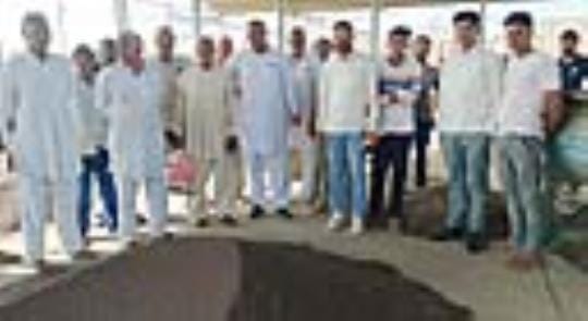 Farmers protested against stopping the weighing of government purchased mustard in Bhattumandi