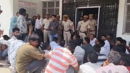 धार्मिक जुलूस पर गंदा पानी फेंकने के बाद गर्माया माहौल