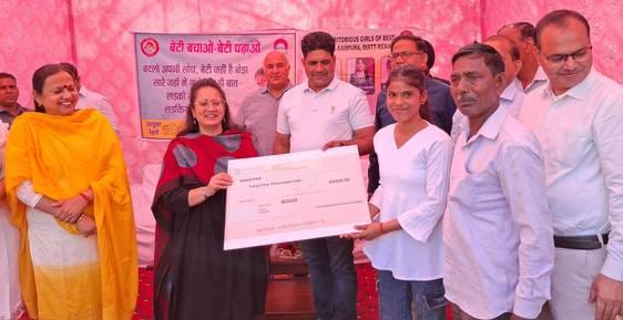 Health Minister honored meritorious girl students