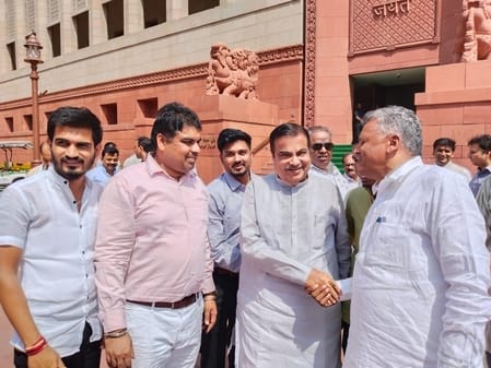Demand for construction of attractive flats in front of bus stand