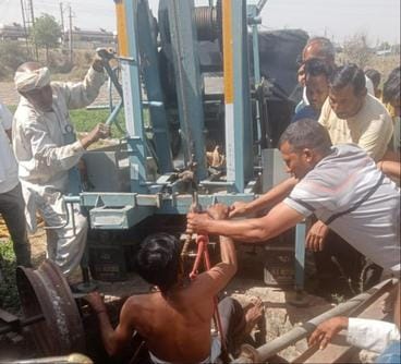 The body of the girl was also found in the well, the post-mortem of mother and daughter was done and the bodies were handed over to the relatives