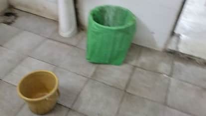 Woman's body found in hospital bathroom, relatives allege death due to falling due to dirt