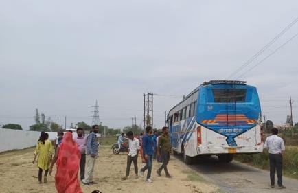 Bus touches high tension line, passengers escape narrowly