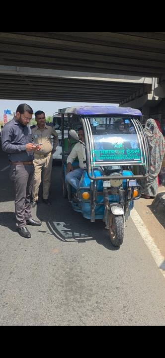 Transport department seized 30 e-rickshaws and tempos
