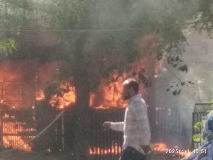 Short circuit in battery of e-scooty which was on charging, fire broke out in showroom