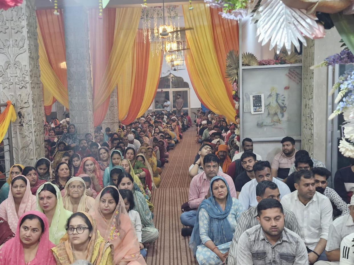On the third day of Chaitra Navratri, there were queues in the temples till noon