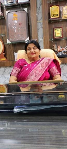 Due to the efforts of Indrajit Kaur, her daughters are reaching great heights, some are bank employees and some are in government jobs