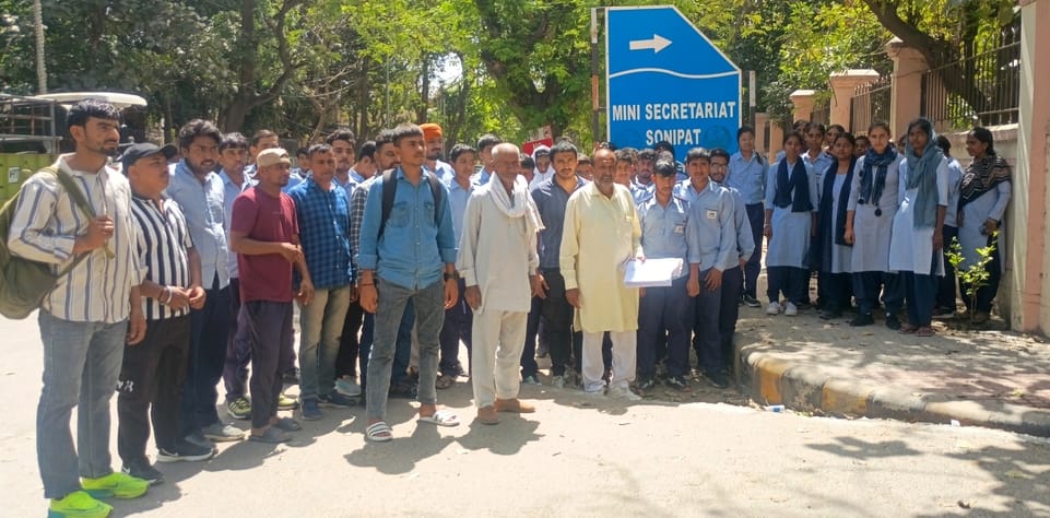 Maruti handed over gambling to ITI, students protested