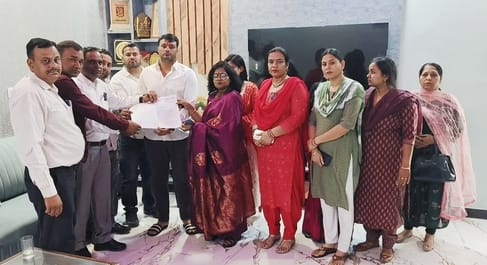 Employees wearing black bands protested against NPS and UPS