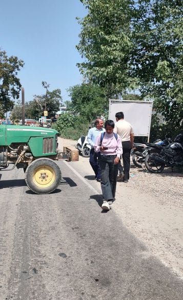 Una Santoshgarh road remained closed for repairs for the whole day without any notice