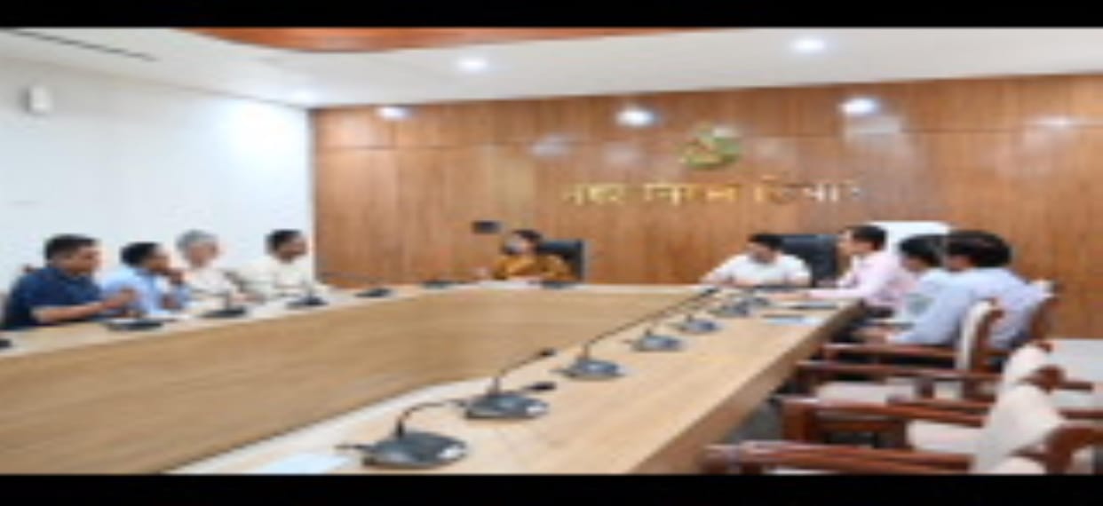 Officers came out on the streets to check the cleanliness system, heaps of garbage were found at many places