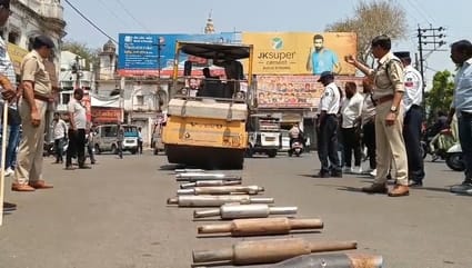 Police bulldozer runs on 105 Indian and foreign silencers and illegal hutros