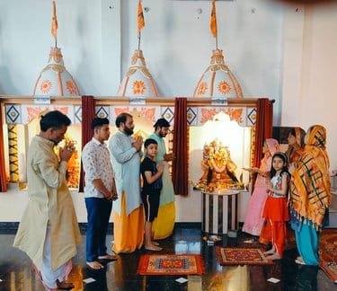Devotees worship Skandmata, the fifth form of Maa Durga