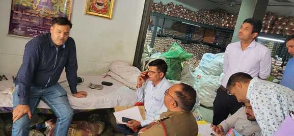 Chief Minister's Flying Squad inspected the industrial unit, NOC and many other valid documents were not found