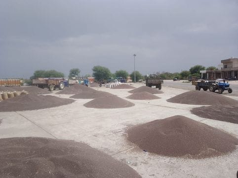 Badalwahi increased the worries of farmers, 7500 quintals were lifted in Narnaul Mandi