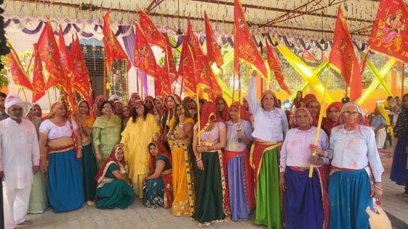 The devotees reached the Mata Bhura Bhavani temple chanting the praises of the mother