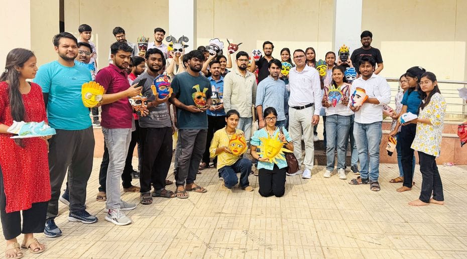 Mask making workshop concludes at HKV