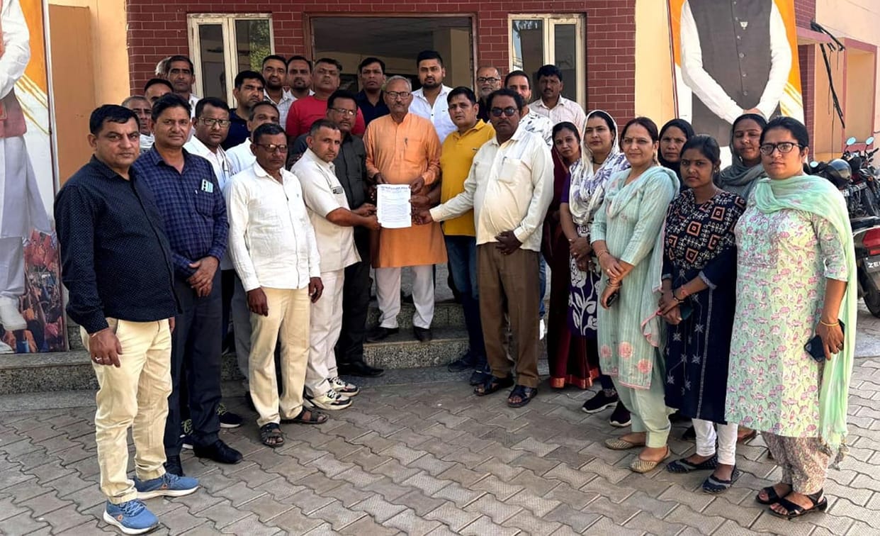 Memorandum submitted to the Chief Minister for restoration of old pension
