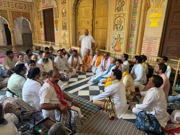 Saints came in support of Wakf Board Amendment Bill