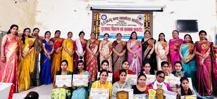 Girls were awarded in BDM College