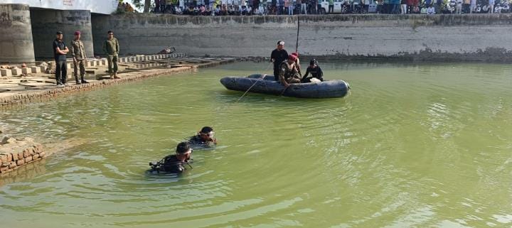 The body of a youth drowned in a pit was taken out by the army personnel after 72 hours