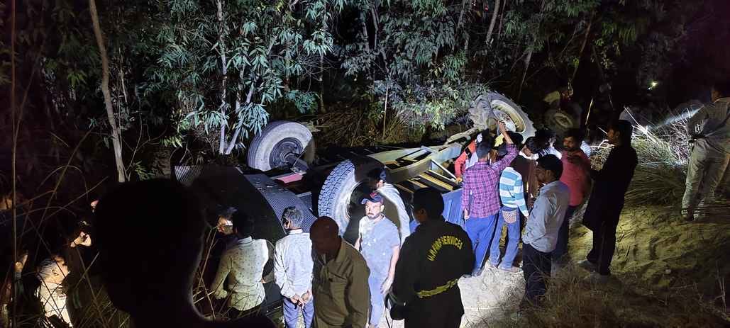 Tractor-trolley going to a wedding overturned, 12 injured