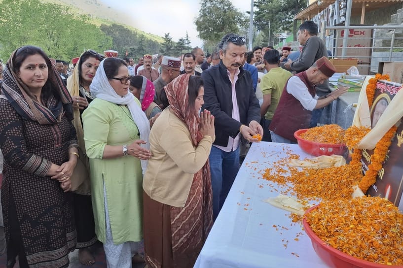 BJP took out a candle march in Kullu on the mysterious death of Vimal Negi
