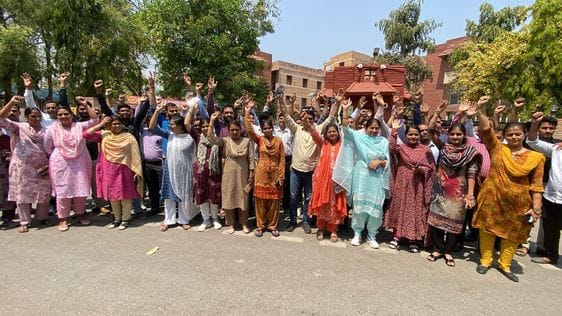 Pen down strike in Rajasthan Public Service Commission, demand for 98 new posts