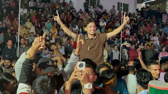 The audience danced to Mere Rashke Qamar and London Thumakda