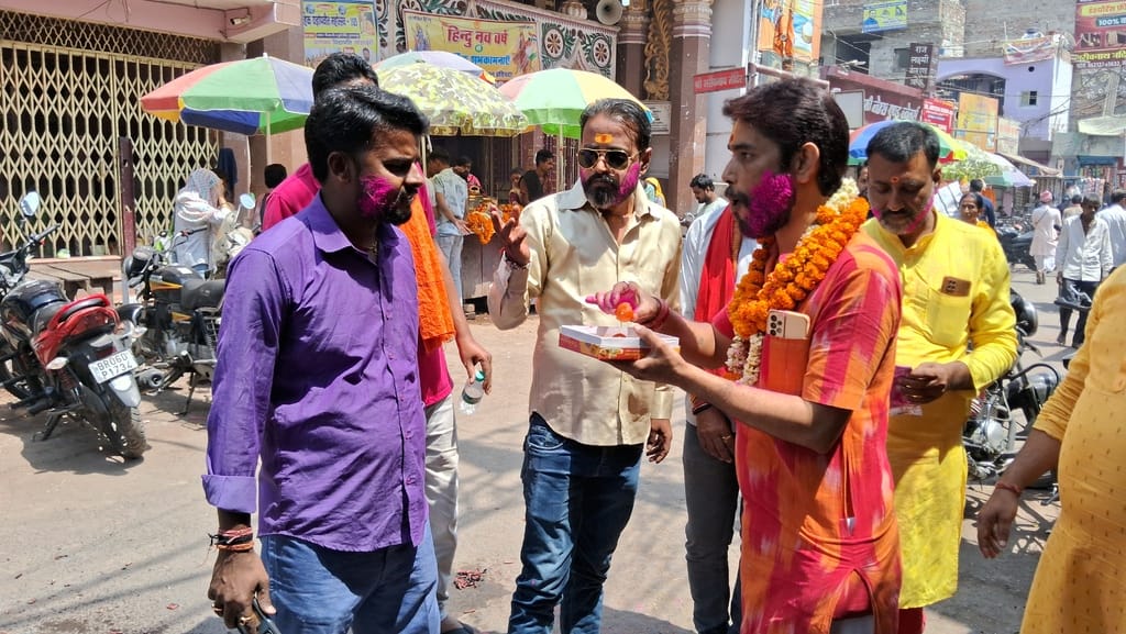 Bihar Sweet distributed in support of Waqf Bill in Muzaffarpur Havan Yagna performed good sense those opposing