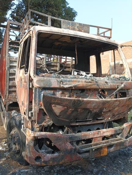 A parked canter caught fire, the driver saved his life by jumping