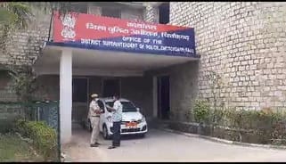 Chittorgarh Chanderia police caught more than two quintals of doda chura one arrested policeman also named