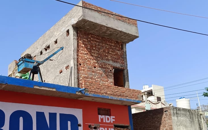 Construction of shop without permission in Anaj Mandi, notice issued