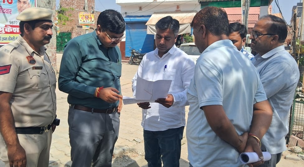 Measurement of houses built in Saini Garhi locality continues
