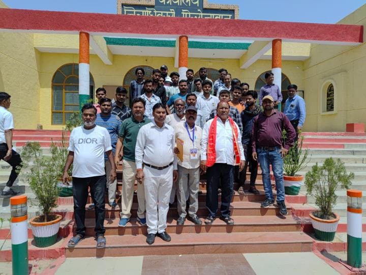 Cleaners reached the Collectorate for revised honorarium payment