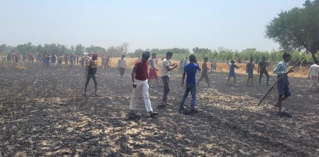 19 bighas of wheat and household goods burnt, teenager got scorched